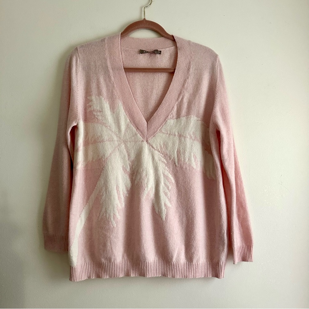 Brodie • Cashmere Palm‎ Tree V-Neck Sweater